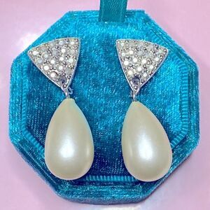 💛 Vintage White Gold Plated Marcasite & Faux Pearl Earrings